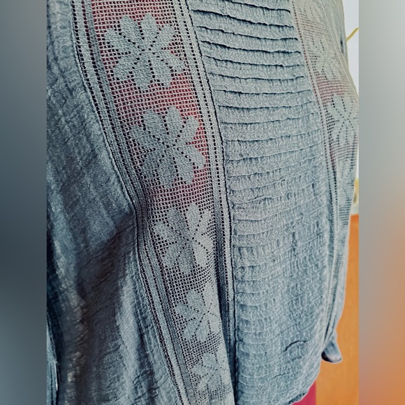 Free People Navy Blue Sheer Blouse w/Lace Flower Detail Size XS, Very Unique - Picture 4 of 9